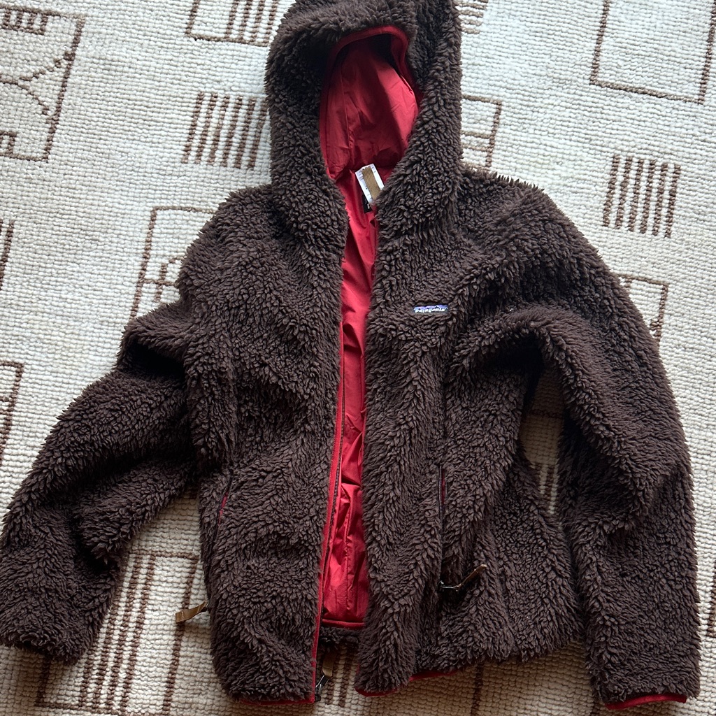 Patagonia Dark Brown Fleece Jacket With Red Interior